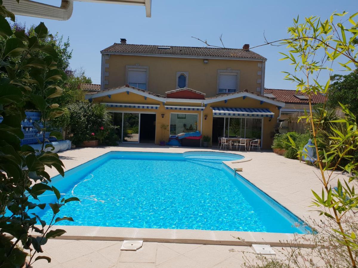 Bienvenue Chez Lilaroma Bed & Breakfast Mérignac Exterior photo