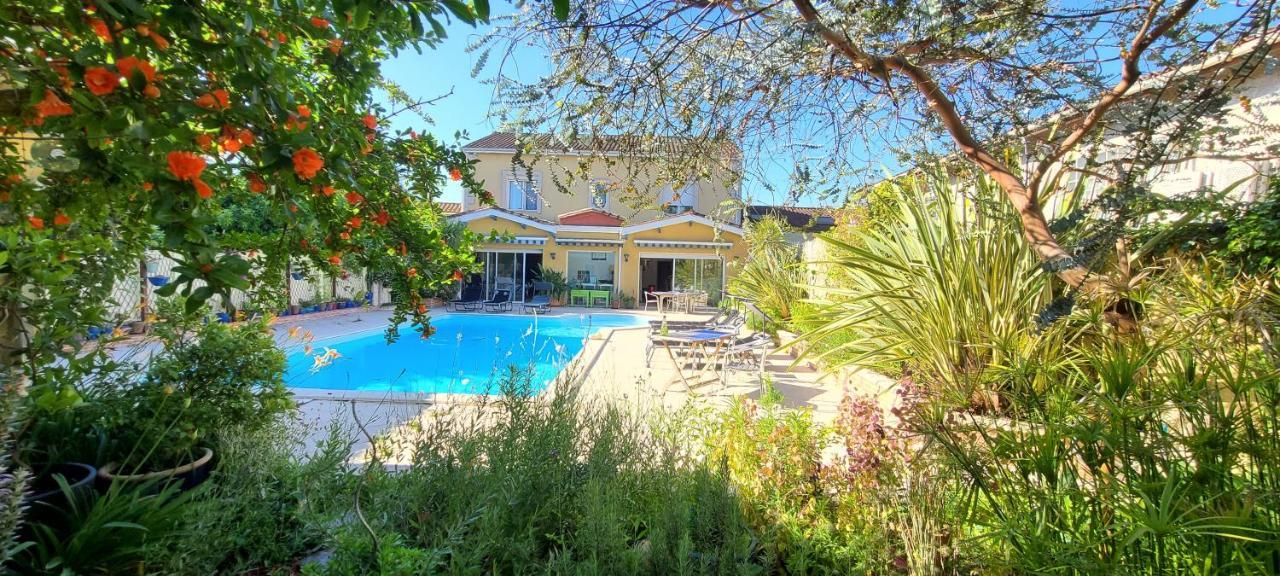 Bienvenue Chez Lilaroma Bed & Breakfast Mérignac Exterior photo