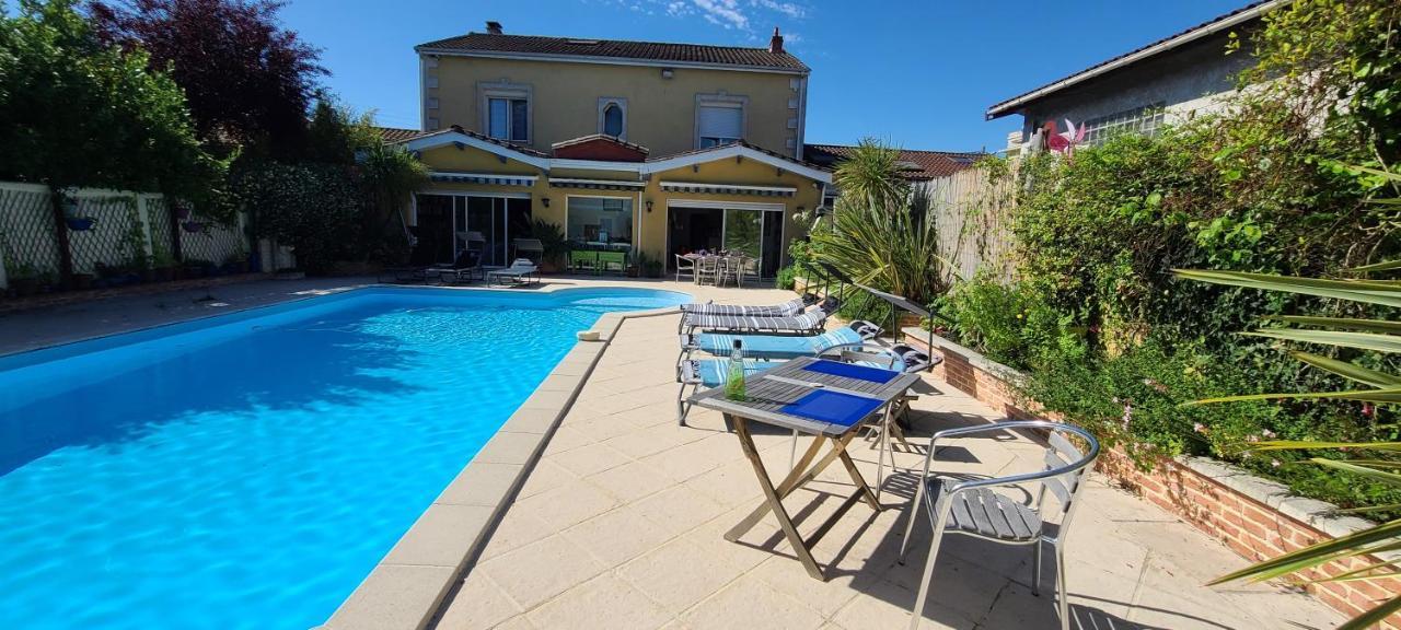 Bienvenue Chez Lilaroma Bed & Breakfast Mérignac Exterior photo