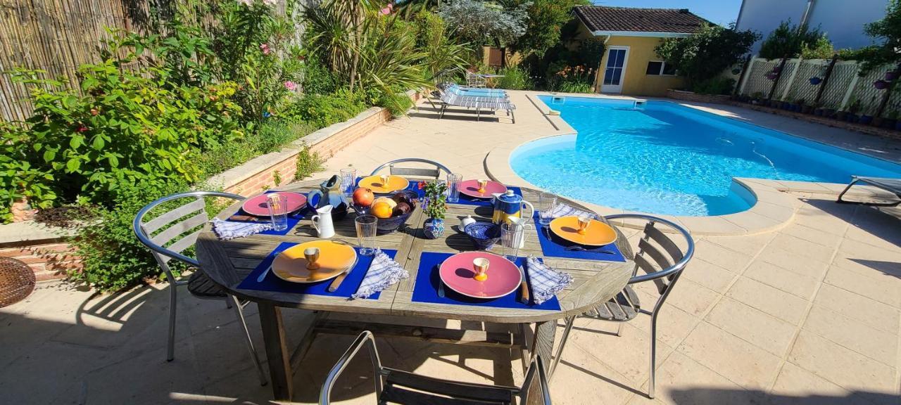 Bienvenue Chez Lilaroma Bed & Breakfast Mérignac Exterior photo